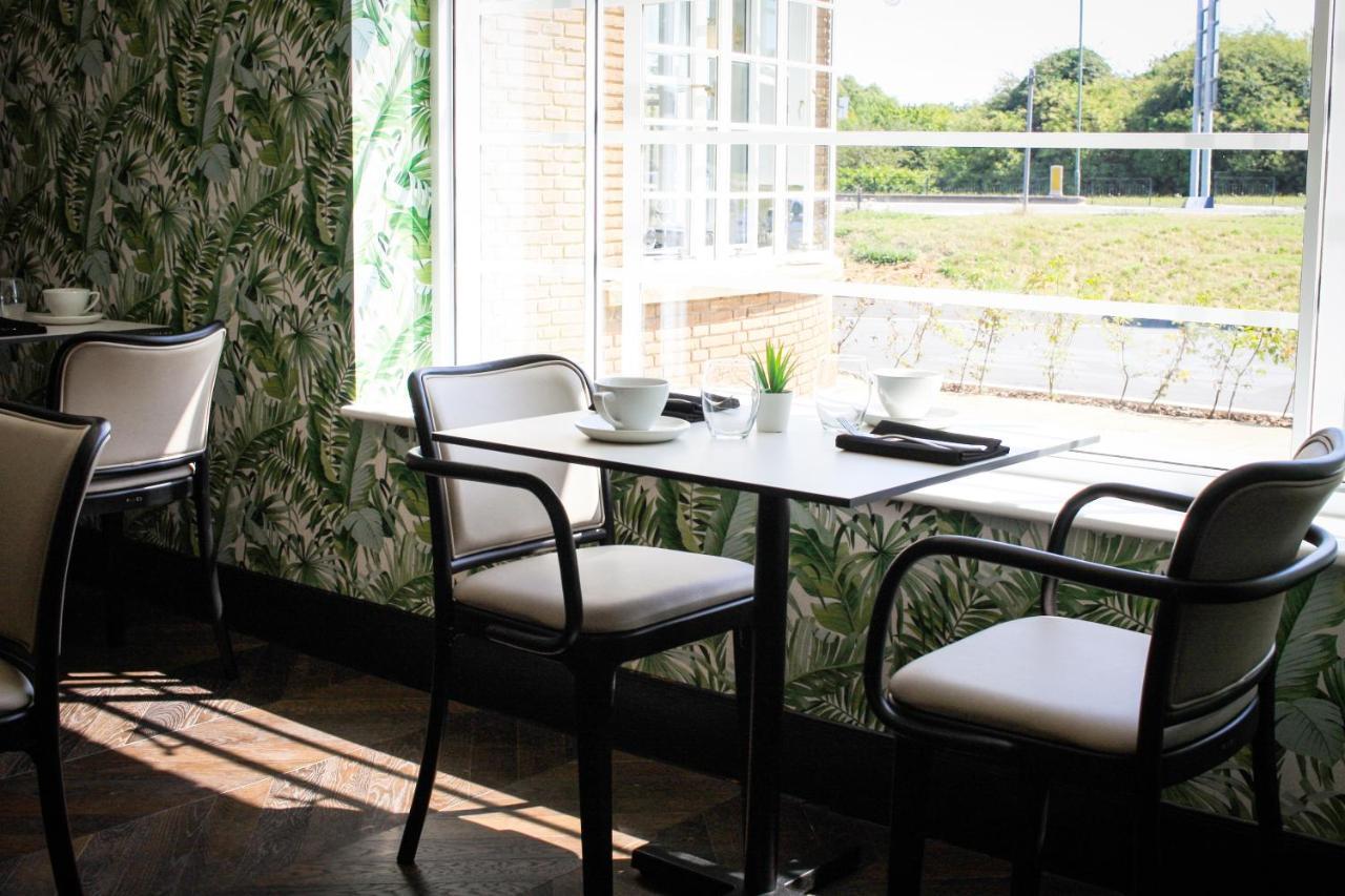 The Comet London Hatfield Хатфийлд Екстериор снимка